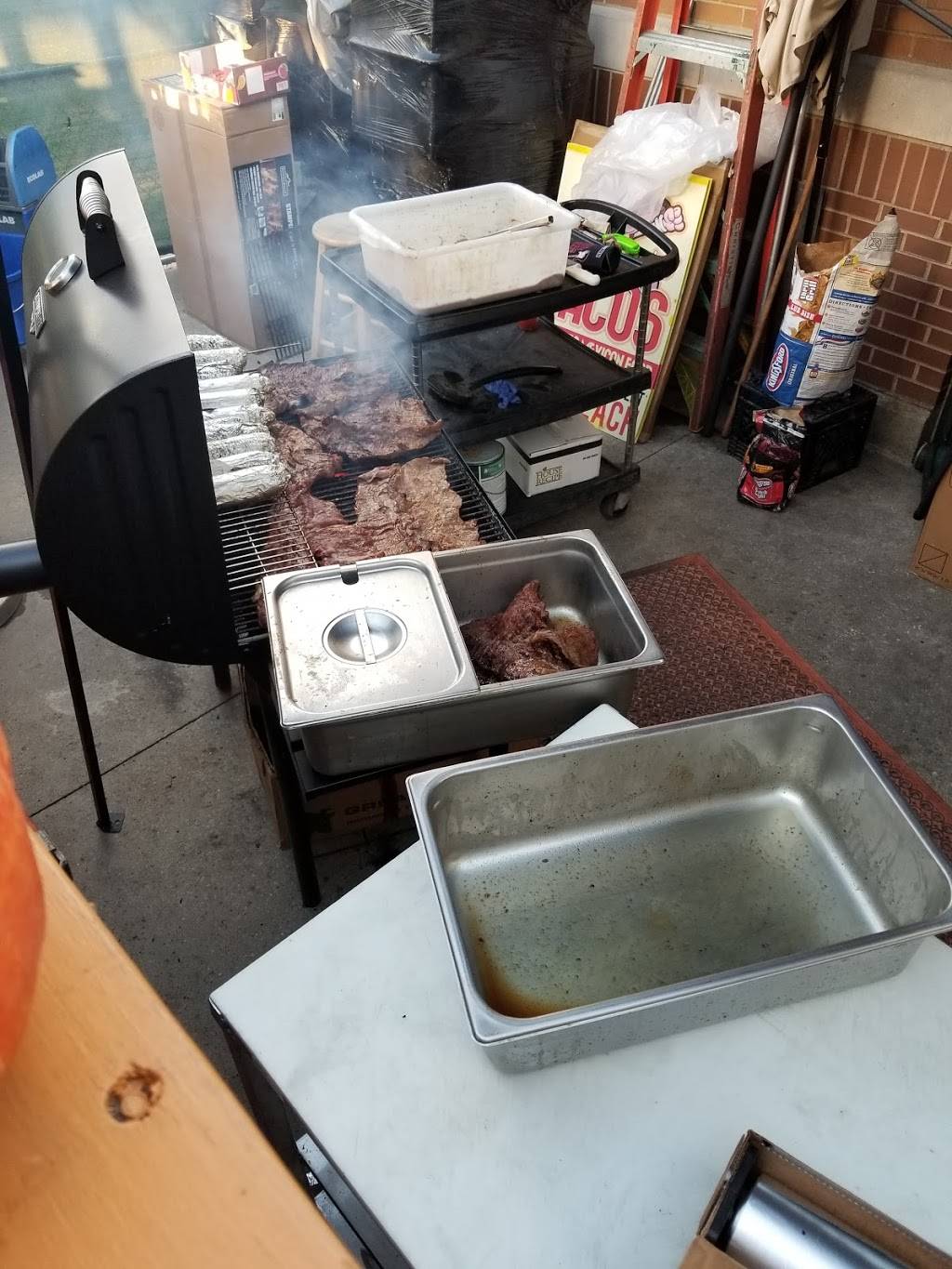 Del Campos Tacos | restaurant | 1300 S Linn White Dr, Chicago, IL 60605, USA | 7734575492 OR +1 773-457-5492