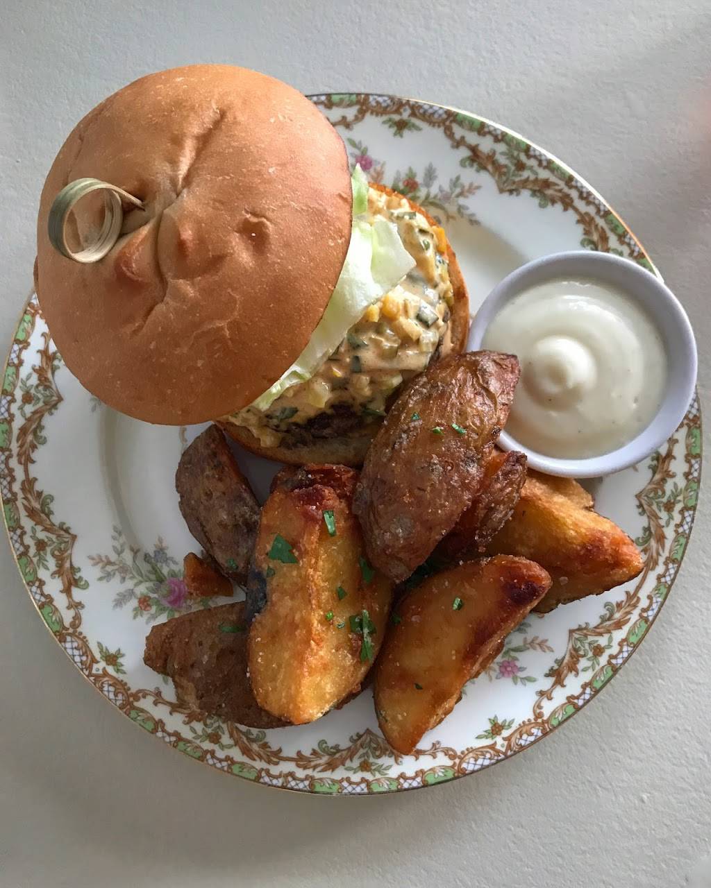 City Betty | restaurant | 1352 Danforth Ave, Toronto, ON M4J 1M9, Canada | 6472713949 OR +1 647-271-3949