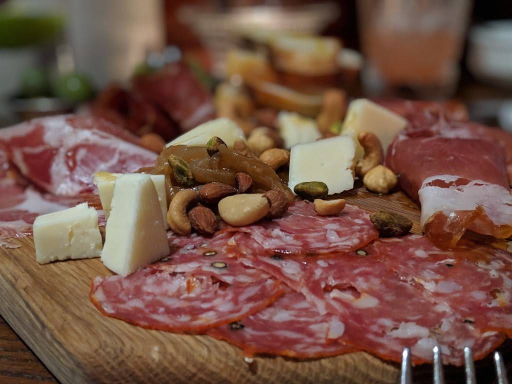 Bar and Board | restaurant | 282 Thames St, Newport, RI 02840, USA | 4016191022 OR +1 401-619-1022