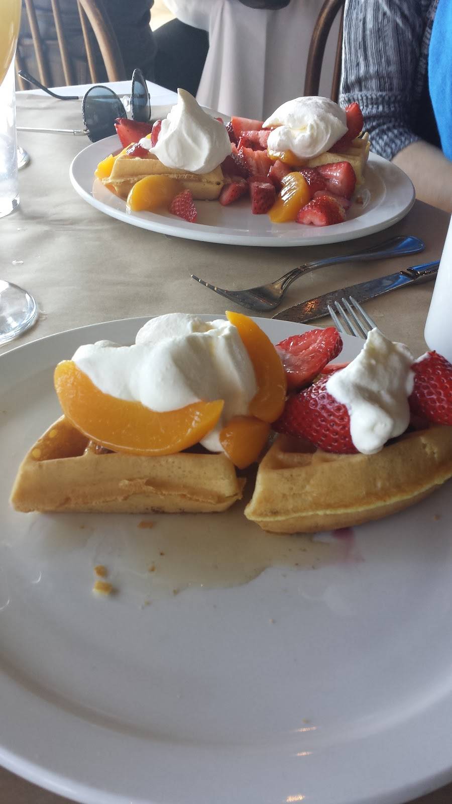 Emmas Back Porch & Water Street Cooker | restaurant | 2084 Old Lakeshore Rd, Burlington, ON L7R 1A3, Canada | 9056342084 OR +1 905-634-2084