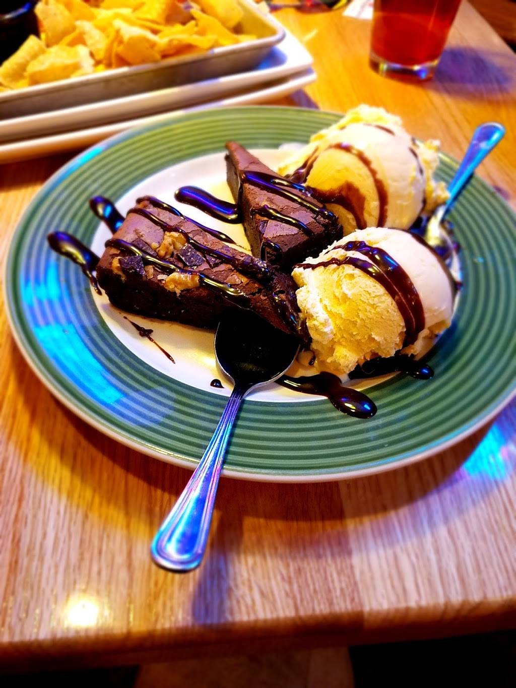 Applebees Grill + Bar | restaurant | 3987 Lake Tahoe Blvd, South Lake Tahoe, CA 96150, USA | 5305442113 OR +1 530-544-2113