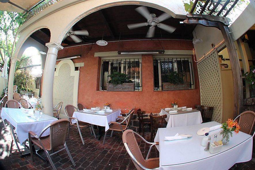 Della Santinas | restaurant | 133 E Napa St, Sonoma, CA 95476, USA | 7079350576 OR +1 707-935-0576