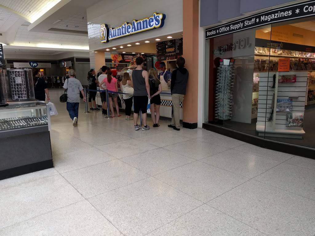 Auntie Annes | restaurant | 3343 E State St, Hermitage, PA 16148, USA | 7249819973 OR +1 724-981-9973