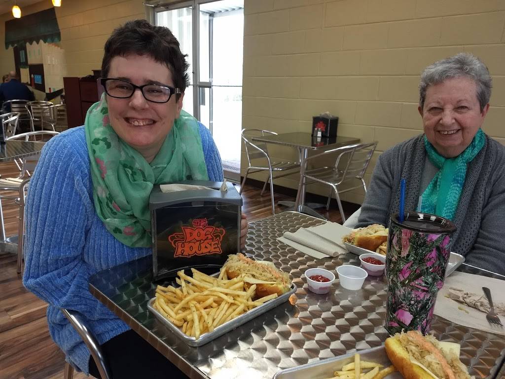 The Dog House | restaurant | Greeneville, TN 37745, USA | 4236097179 OR +1 423-609-7179