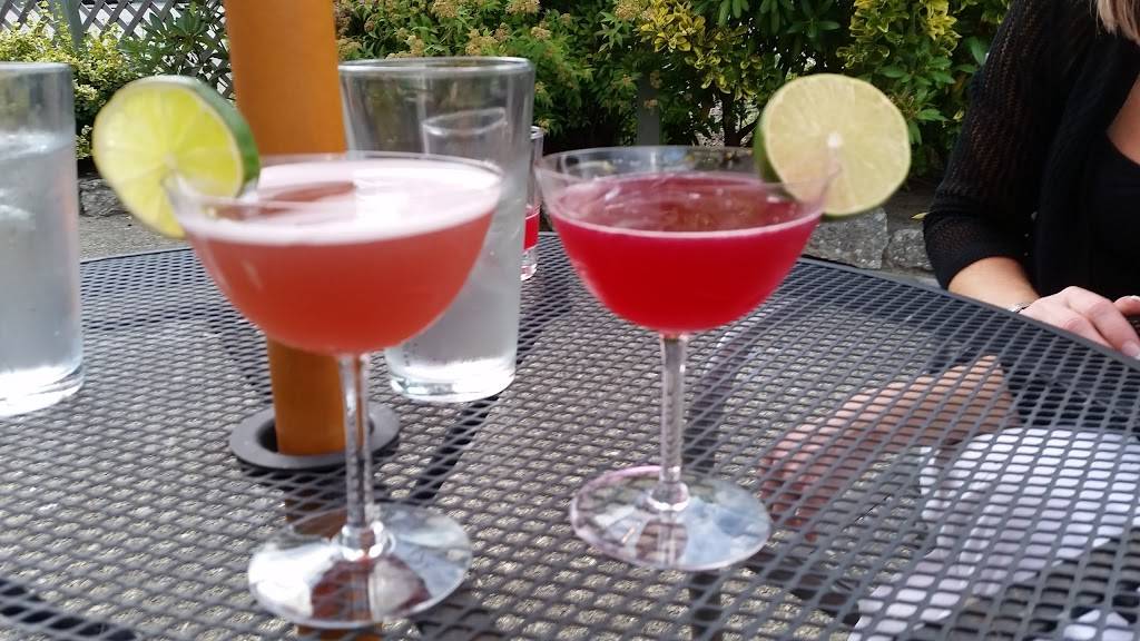 Hound & Bottle | restaurant | 2109 E 11th St, Bremerton, WA 98310, USA | 3603774223 OR +1 360-377-4223