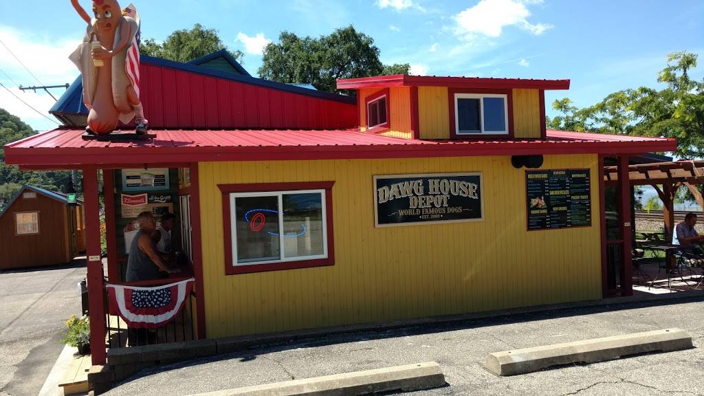 The Dawg House | meal takeaway | 122 Main St, Lynxville, WI 54626, USA | 6084120486 OR +1 608-412-0486