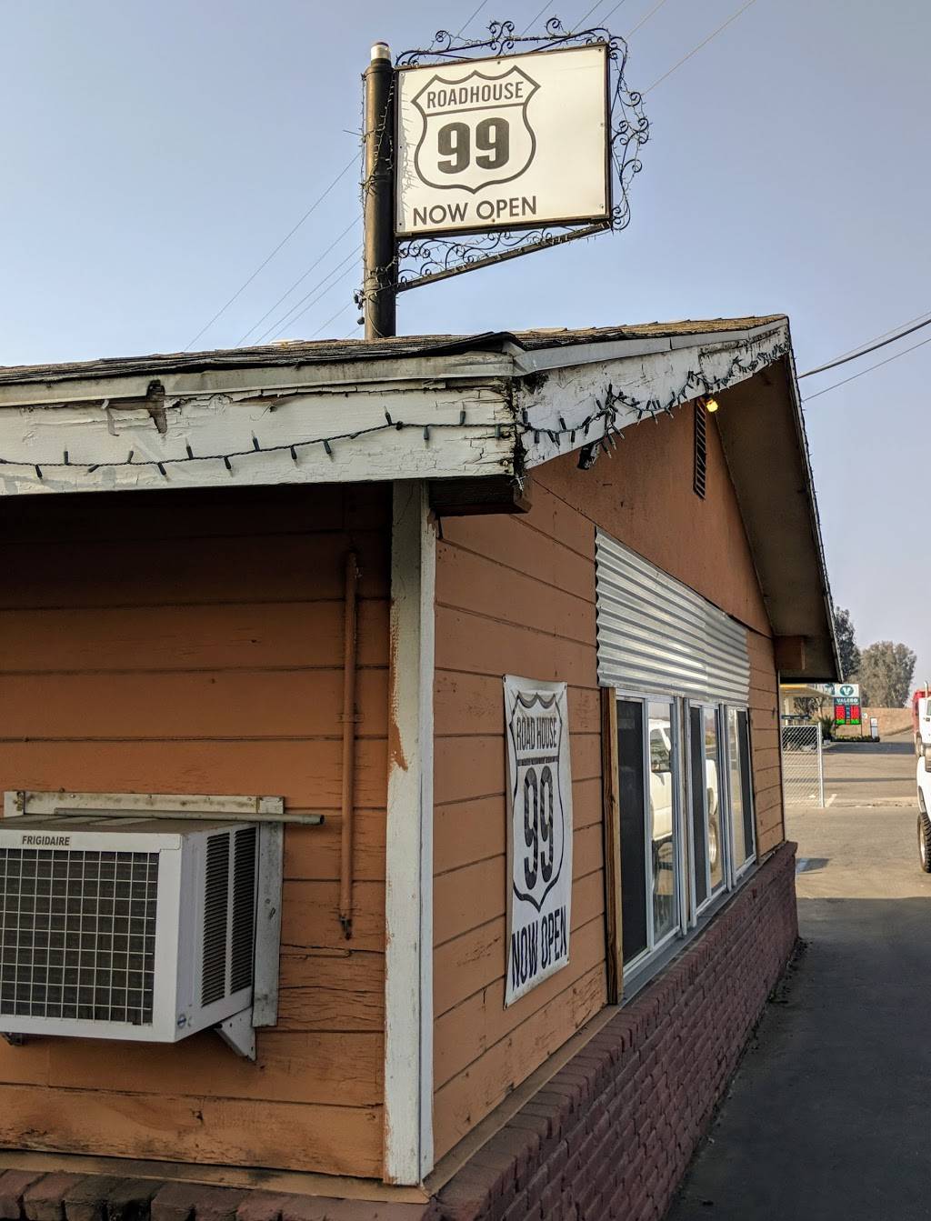 Roadhouse | restaurant | 38412 CA-99, Kingsburg, CA 93631, USA | 5598975433 OR +1 559-897-5433