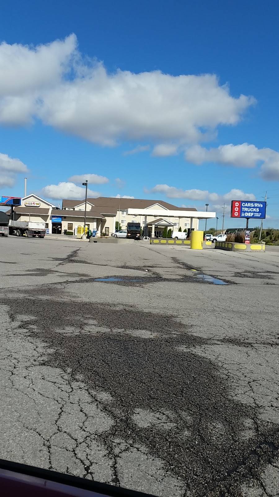 Fuel King Travel Center - Napoleon | restaurant | 1270 Independence Dr, Napoleon, OH 43545, USA | 4195990065 OR +1 419-599-0065