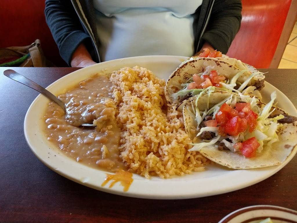 El Zarandeado | restaurant | 6500 Central Ave SE, Albuquerque, NM 87108, USA | 5052660143 OR +1 505-266-0143