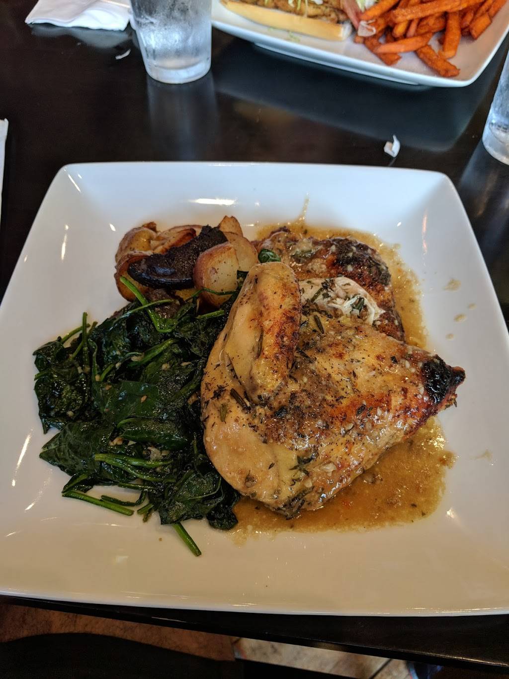 Broughton Grill | restaurant | 712 Bloomfield Ave, Montclair, NJ 07042, USA | 9737444402 OR +1 973-744-4402