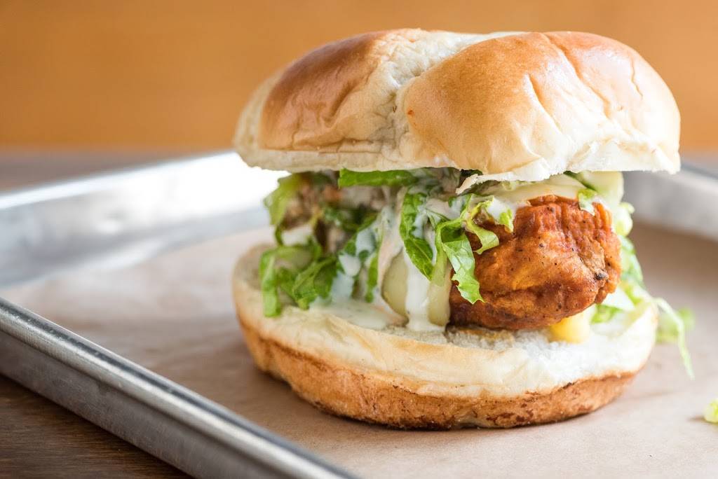 Wrigley BBQ | restaurant | 3555 North Broadway, Chicago, IL 60657, USA | 7734721227 OR +1 773-472-1227