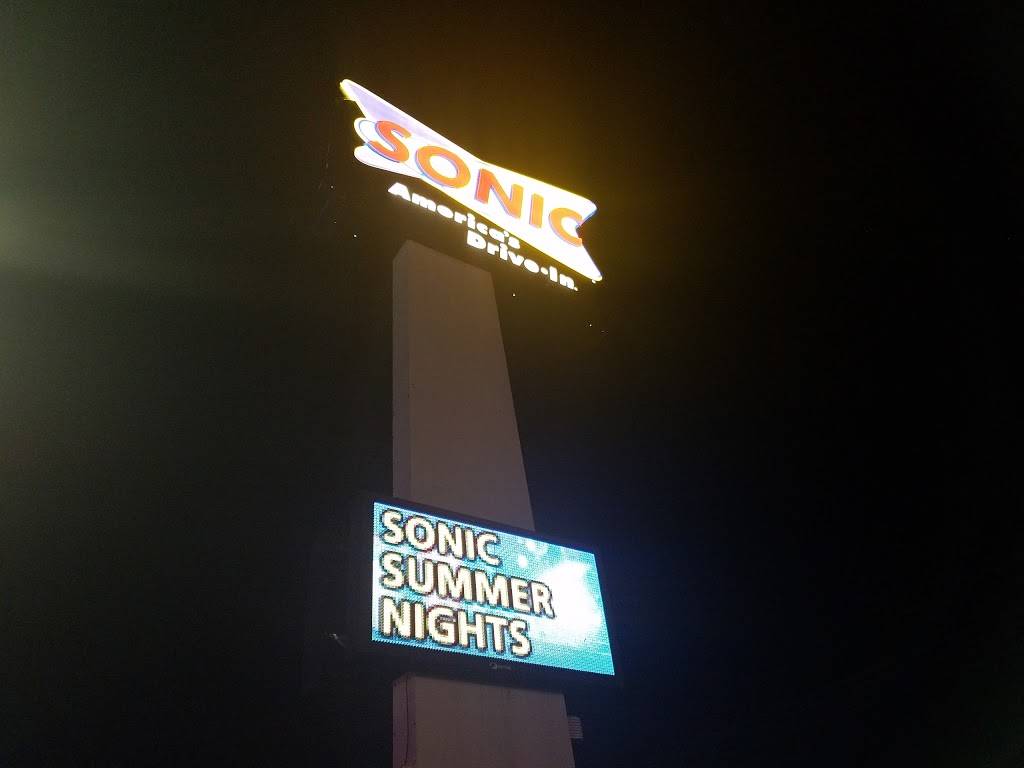 Sonic Drive-In | restaurant | 805 Diers Ave, Grand Island, NE 68803, USA | 3083814804 OR +1 308-381-4804