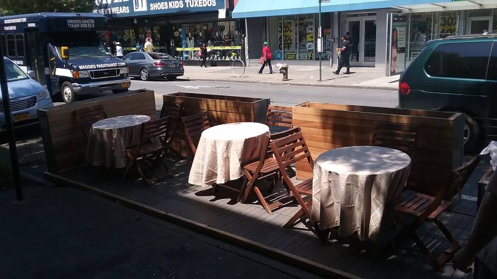 Sal & Pauls Pizzeria | restaurant | 1686 Pitkin Ave, Brooklyn, NY 11212, USA | 7189220550 OR +1 718-922-0550