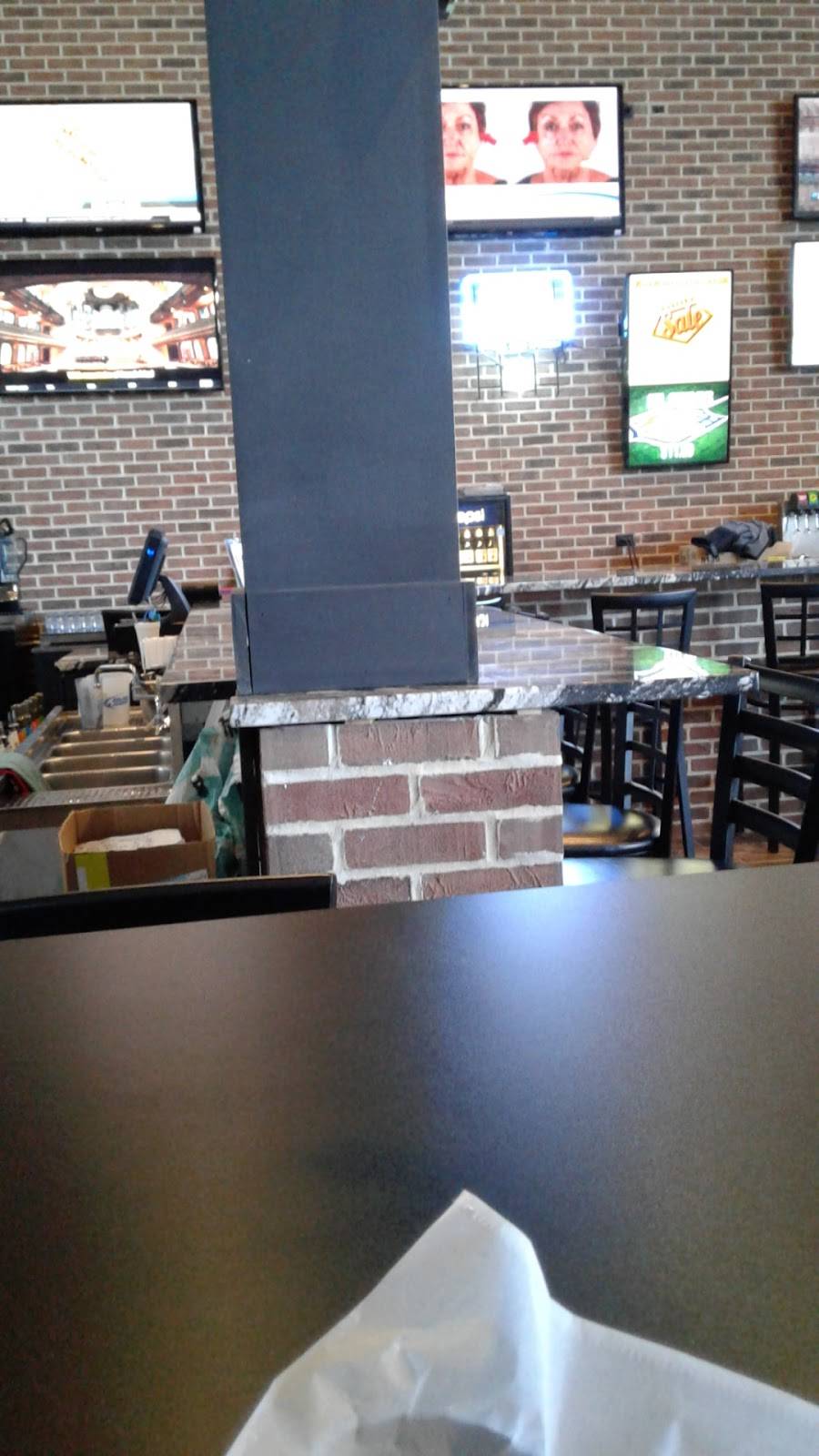 Crawfords Pizza & Pub | restaurant | 535 S Wood St, Maroa, IL 61756, USA | 2177942700 OR +1 217-794-2700