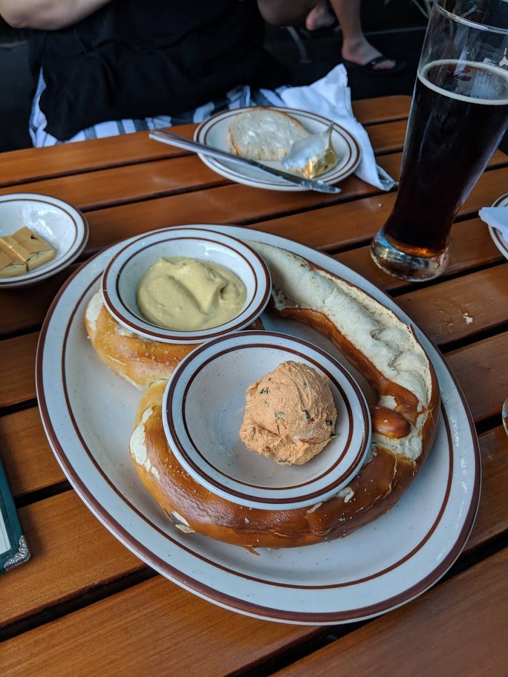 The Red Lion Tavern | restaurant | 2366 Glendale Blvd, Los Angeles, CA 90039, USA | 3236625337 OR +1 323-662-5337