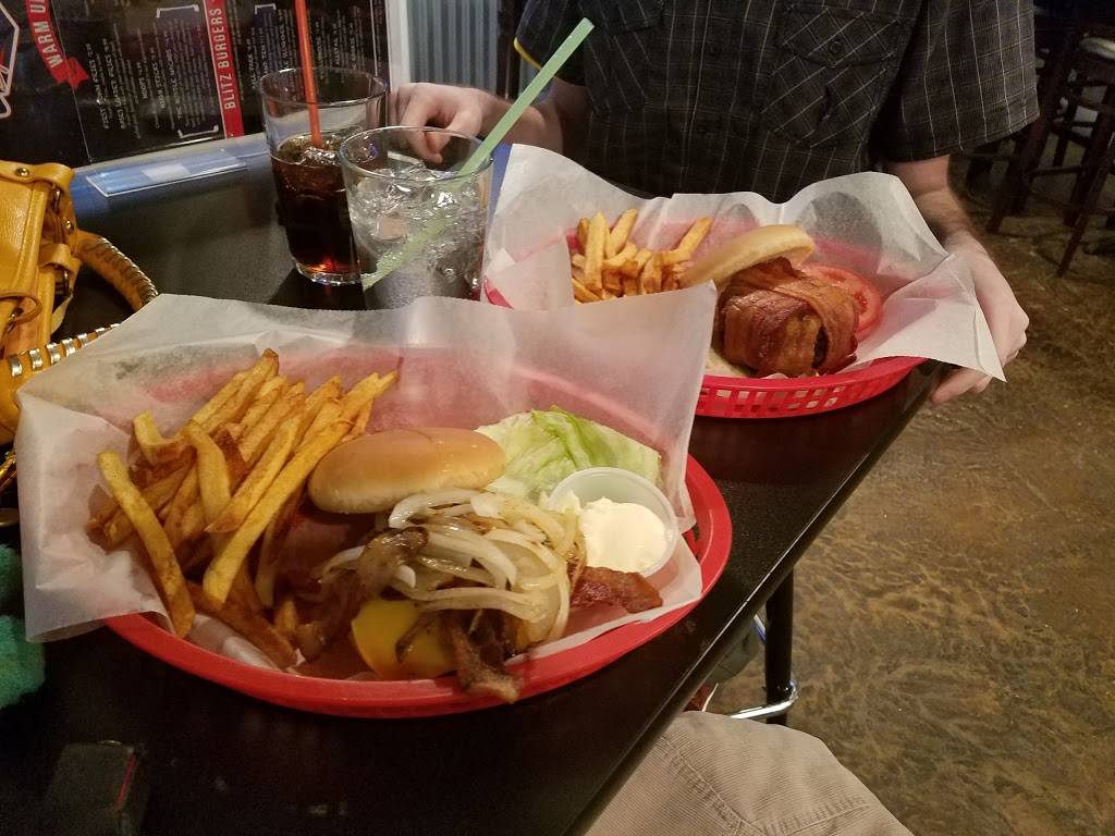 The Huddle Sports Bar | restaurant | 1887 Armour Rd, Bourbonnais, IL 60914, USA | 8153487677 OR +1 815-348-7677