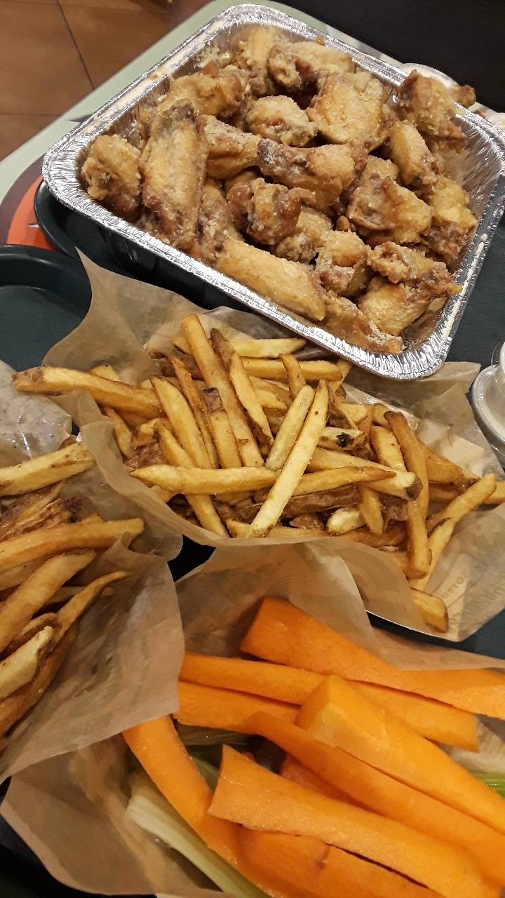 Wingstop | restaurant | 12717 Interstate 45 N Ste 100, Willis, TX 77318, USA | 9368909464 OR +1 936-890-9464