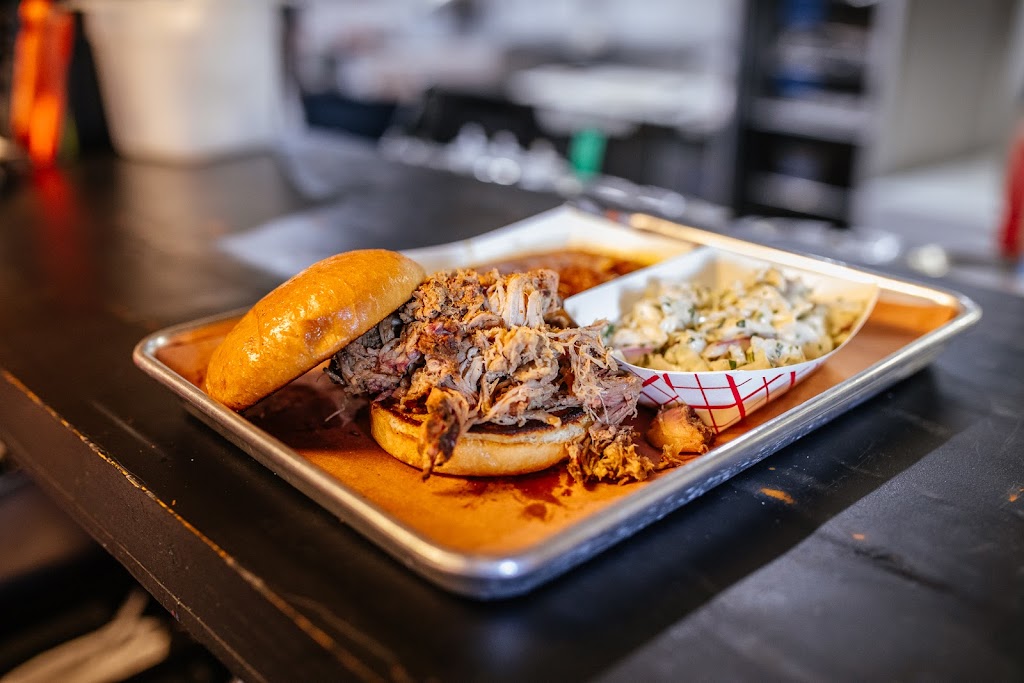 The Butt Hutt Smokehouse | restaurant | 3210 Roosevelt Blvd, Jacksonville, FL 32205, USA | 9045035985 OR +1 904-503-5985