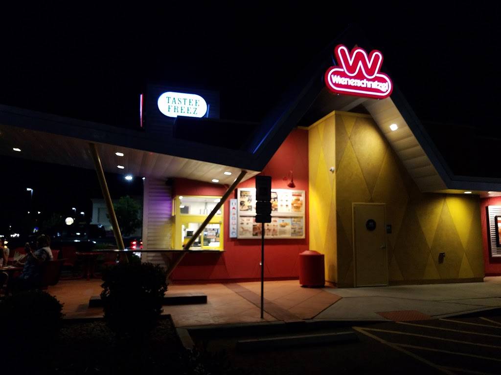 Wienerschnitzel | restaurant | 12110 Montana Ave, El Paso, TX 79938, USA | 9158498989 OR +1 915-849-8989