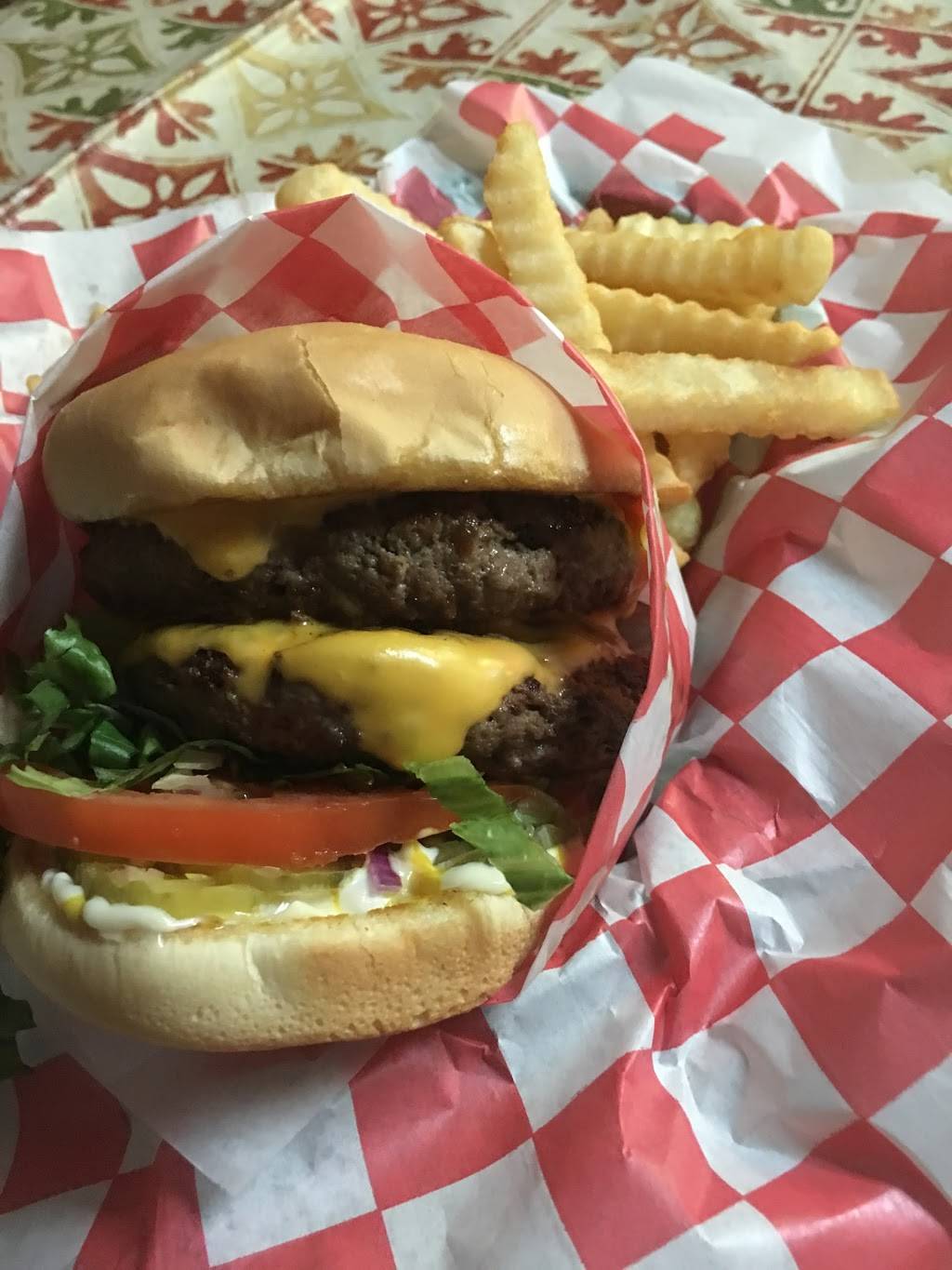 Wreckers Burgers | restaurant | 5831 Fall Creek Hwy, Granbury, TX 76049, USA | 8179954509 OR +1 817-995-4509