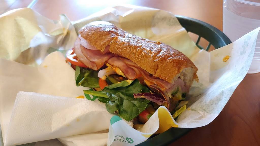 Subway Restaurants | restaurant | 2912 E University Dr #100, Denton, TX 76209, USA | 9405666166 OR +1 940-566-6166