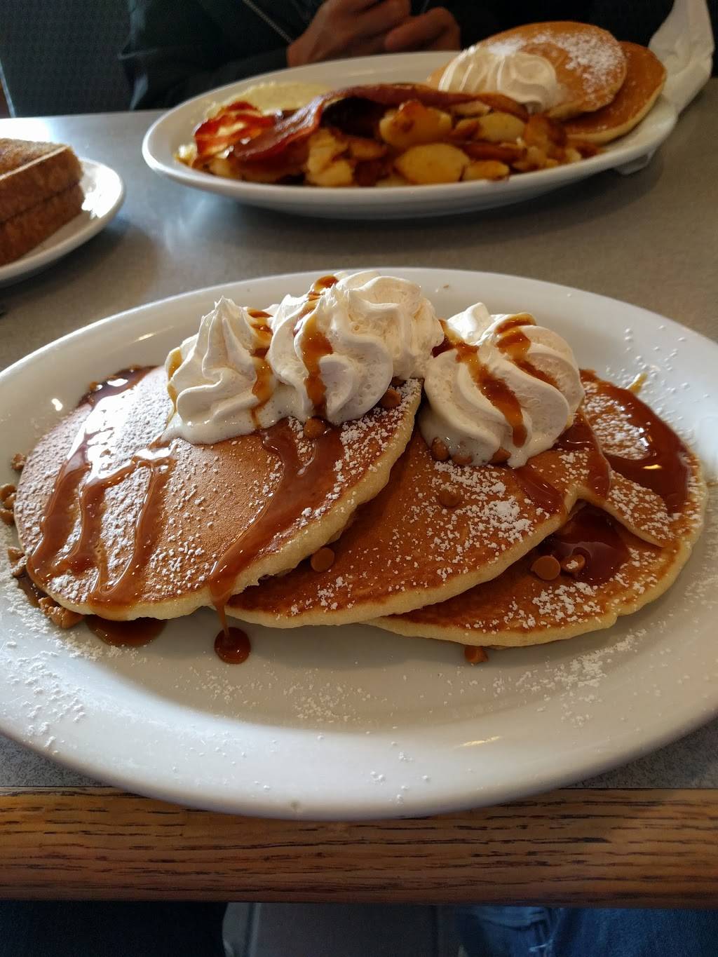 Hot Stacks Family Restaurant | restaurant | 29 King St N, Cookstown, ON L0L 1L0, Canada | 7054589933 OR +1 705-458-9933