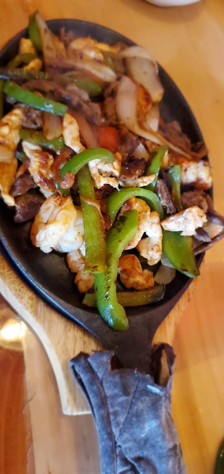 Hacienda Jalisco Mexican Restaurant | restaurant | 2105 E Main St, Galesburg, IL 61401, USA | 3093442957 OR +1 309-344-2957