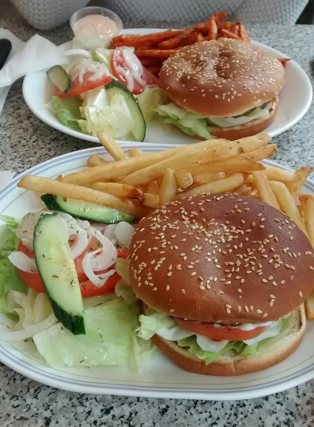 Parkdale Petes Corner Grill | restaurant | 1582 Queen St W, Toronto, ON M6R 1A6, Canada | 4165305736 OR +1 416-530-5736