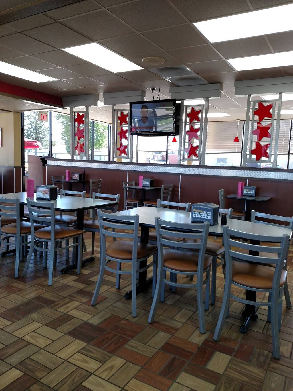 Hardees | restaurant | 10 3rd St SW, Hampton, IA 50441, USA | 6414563312 OR +1 641-456-3312