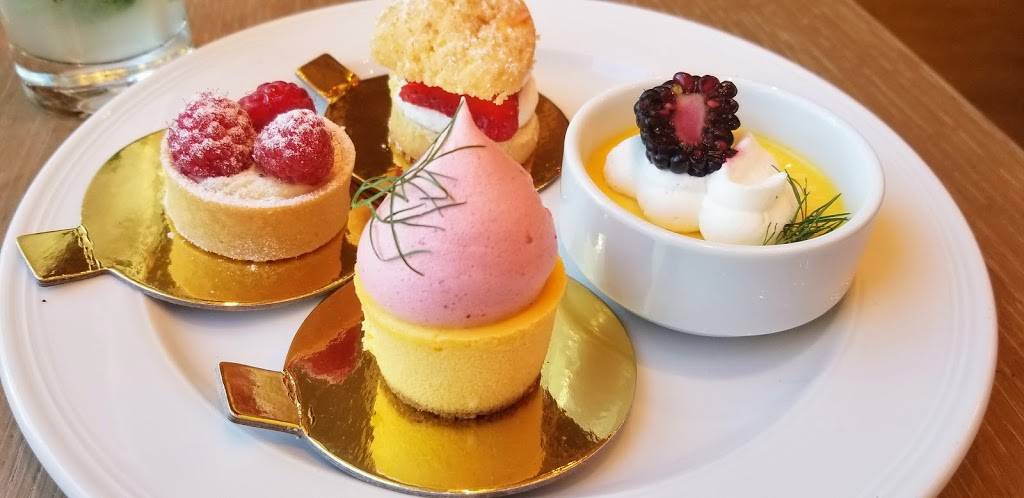 Edge Steak & Bar | night club | Four Seasons Hotel, 1435 Brickell Ave, Miami, FL 33131, USA | 3053813190 OR +1 305-381-3190