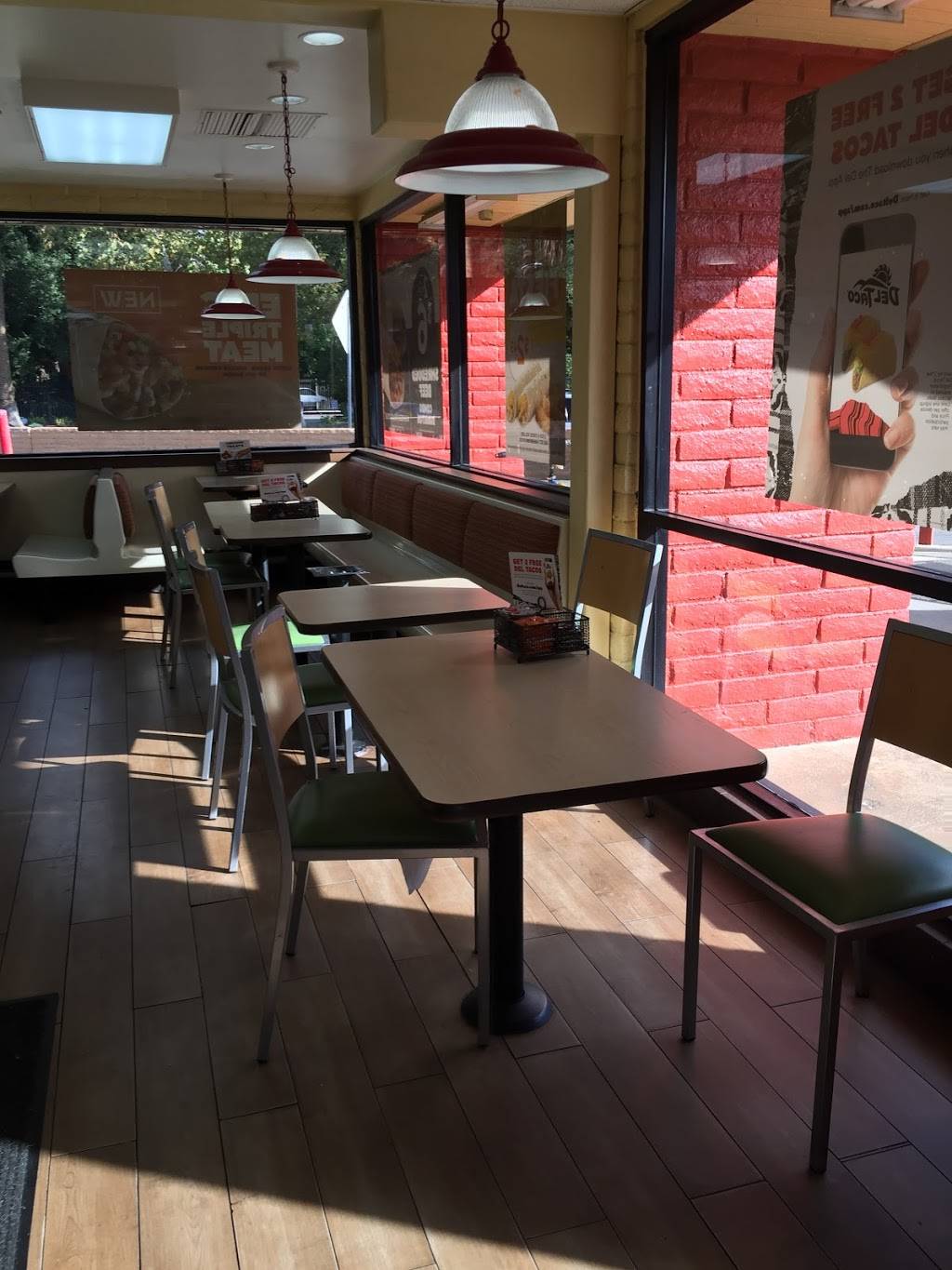 Del Taco | meal takeaway | 7121 Carlson Cir, Canoga Park, CA 91303, USA | 8183468167 OR +1 818-346-8167