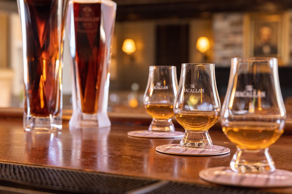 Thoreaus | restaurant | 2173 MA-28, Harwich, MA 02645, USA | 5084303000 OR +1 508-430-3000