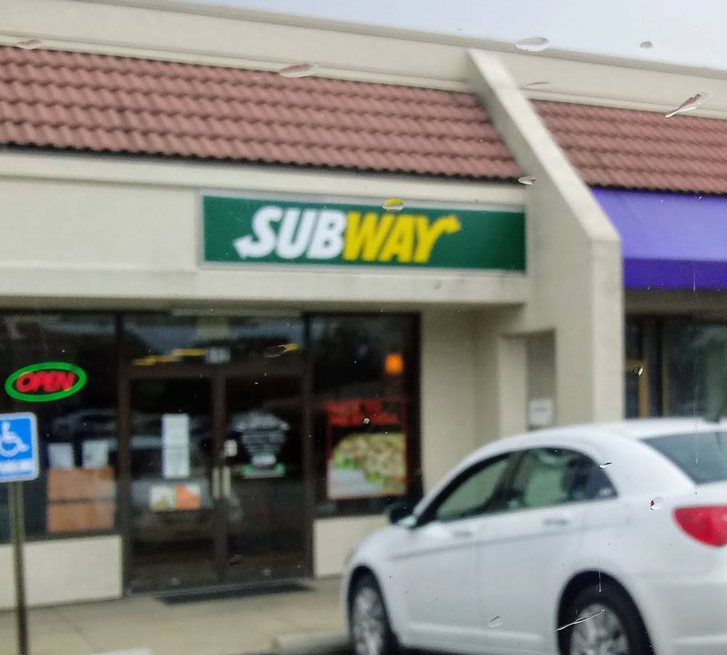 Subway | meal takeaway | 612 NW Englewood Rd, Kansas City, MO 64118, USA | 8164524002 OR +1 816-452-4002