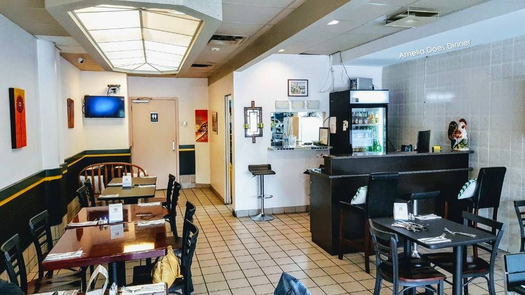 Vivene’s Island Cuisine | restaurant | 2025 Uppermiddle Rd #26, Burlington, ON L7P 4K1, Canada | 9053310777 OR +1 905-331-0777