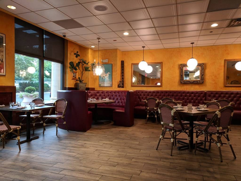 French Hound Brasserie | restaurant | 19286 Promenade Dr, Leesburg, VA 20176, USA | 5713331881 OR +1 571-333-1881