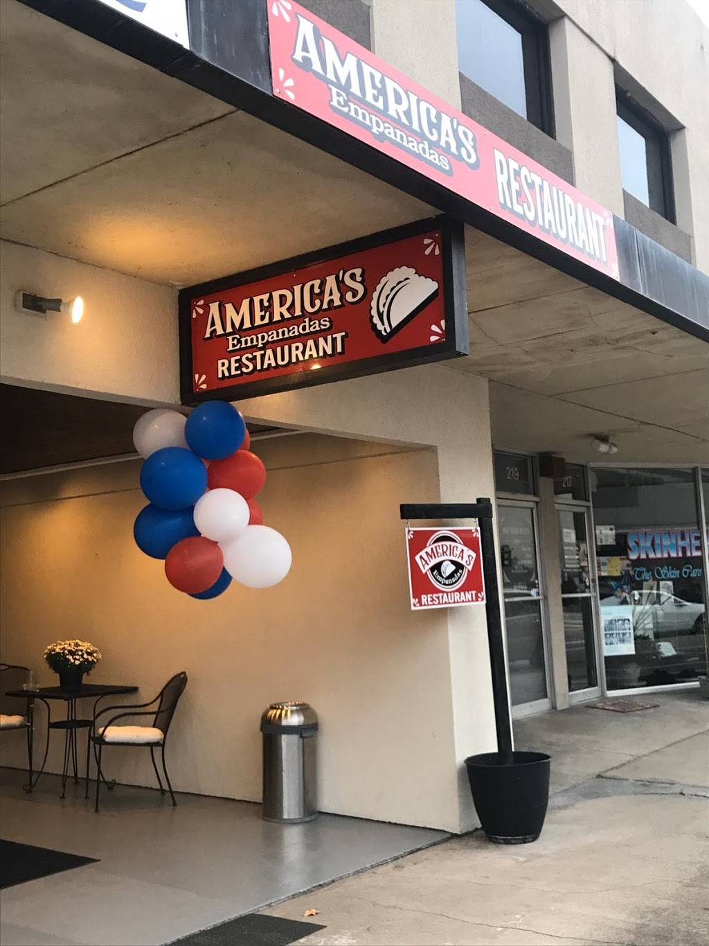 Americas Empanadas Chilean Food | restaurant | 221 E Center St, Kingsport, TN 37660, USA | 3012505828 OR +1 301-250-5828