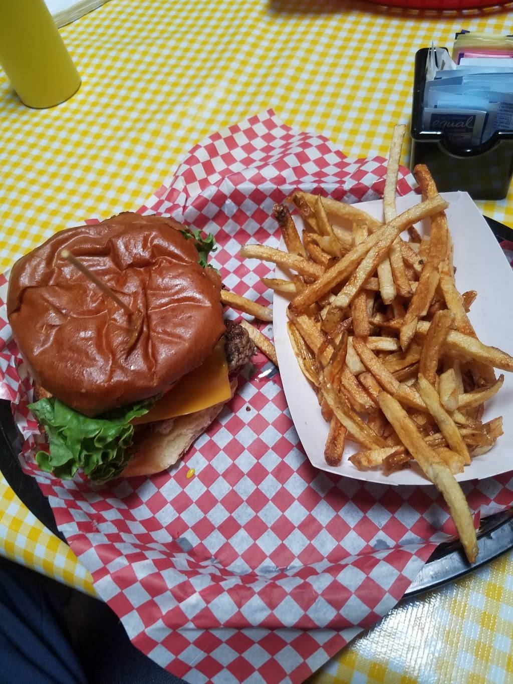 Talmo Market Grill | restaurant | 558 Main St, Talmo, GA 30575, USA | 7069295127 OR +1 706-929-5127