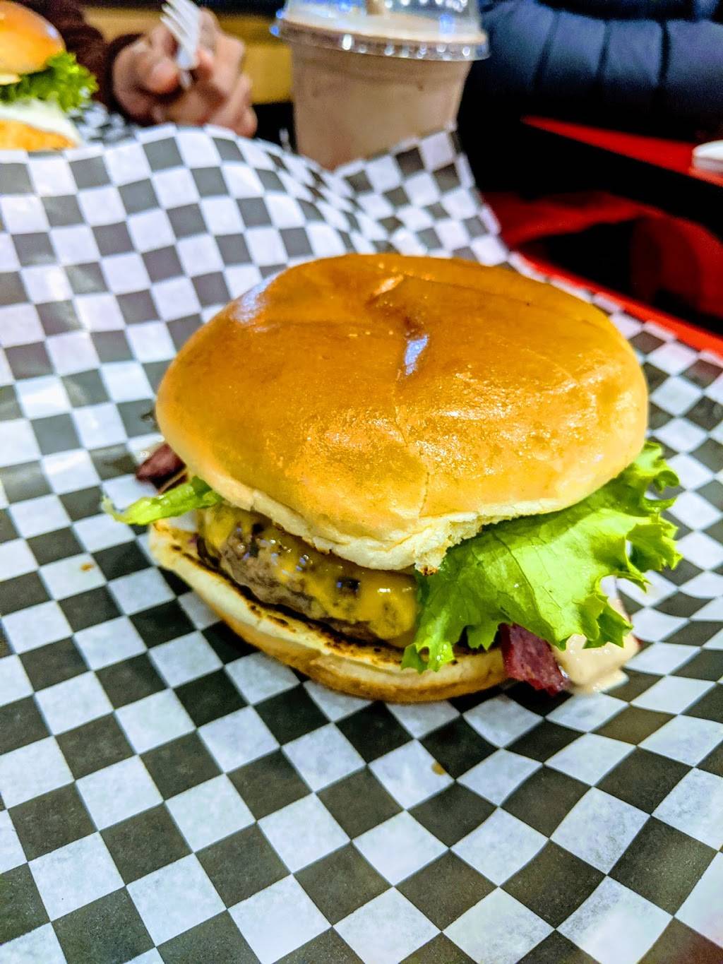 Top Gun Burger | restaurant | 1960 Lawrence Ave E, Scarborough, ON M1R 2Z1, Canada | 4167929440 OR +1 416-792-9440