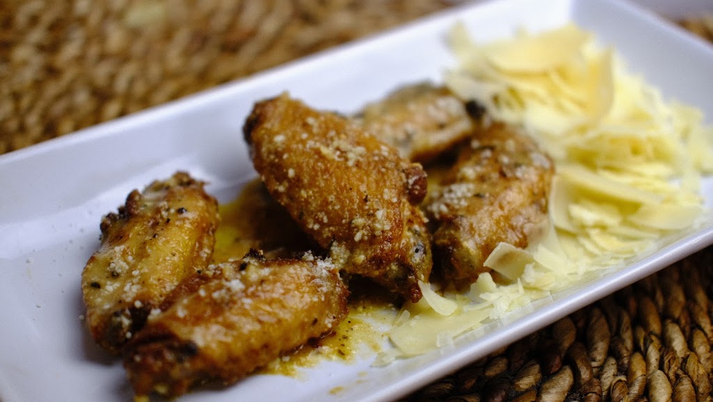 Taste of Innova Wings + Greens | restaurant | 1220 Waterway Blvd Stall 8, Indianapolis, IN 46202, USA | 7654000929 OR +1 765-400-0929