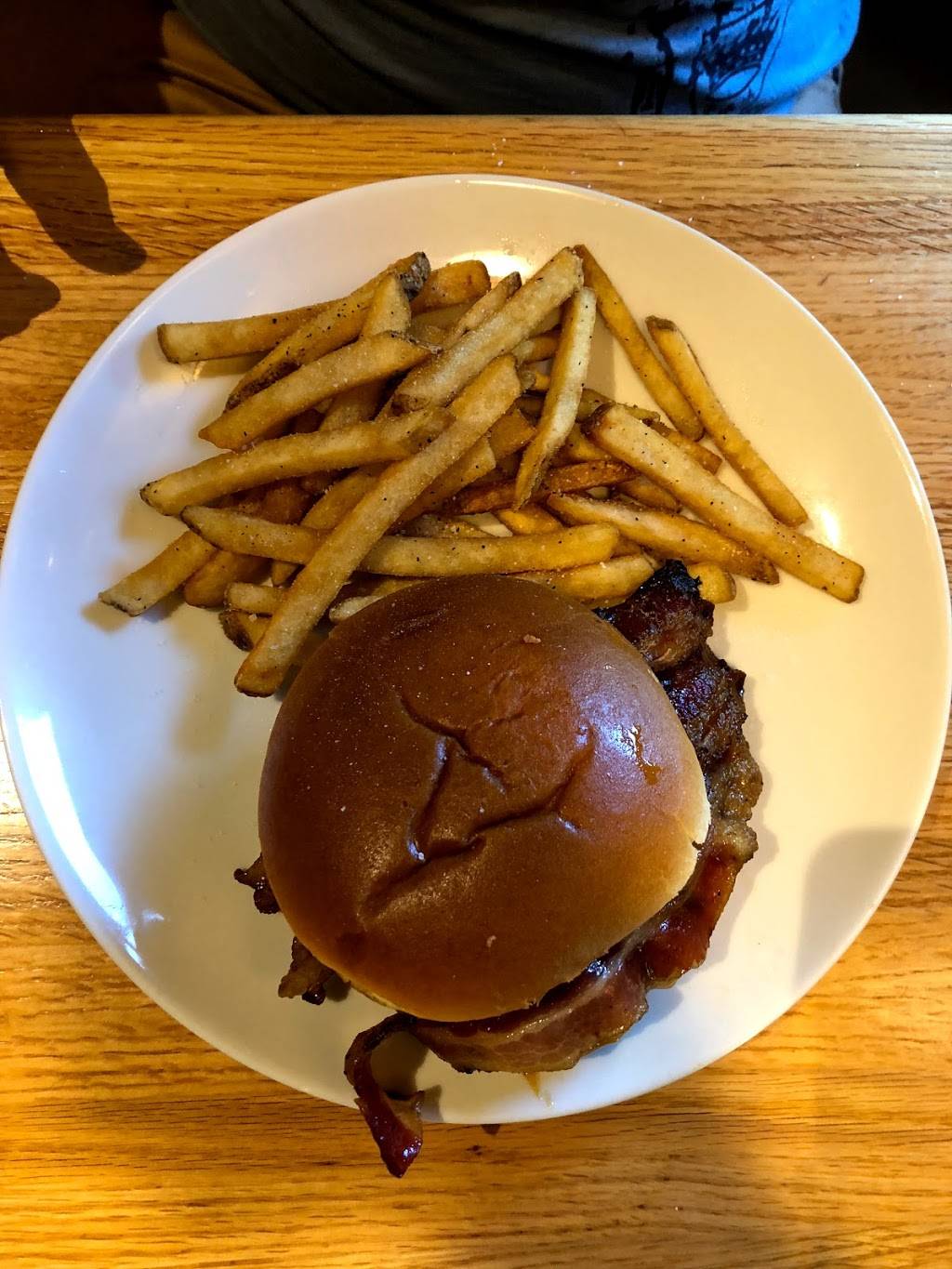 Applebees Grill + Bar | restaurant | 3819 Bridgeport Way W, University Place, WA 98466, USA | 2535665968 OR +1 253-566-5968