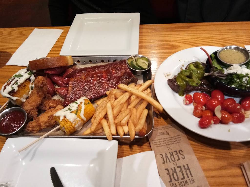 Chilis Grill & Bar | meal takeaway | 544 Dekalb Pike, North Wales, PA 19454, USA | 2156999699 OR +1 215-699-9699