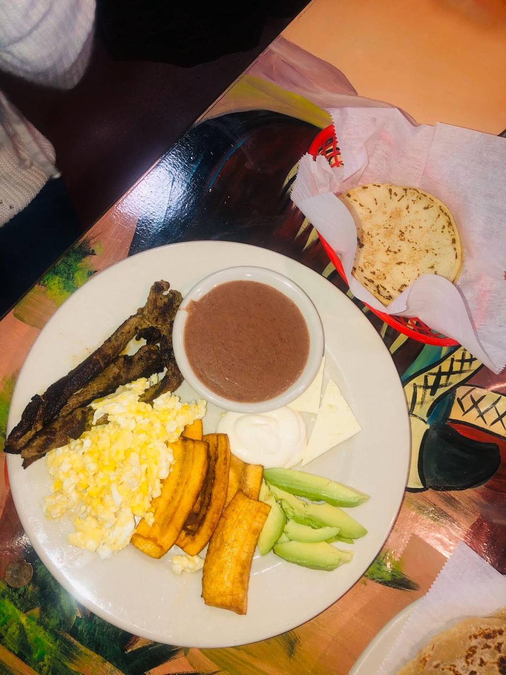 La Catrachada Mexican & latino grill | restaurant | 737 Dolly Parton Pkwy, Sevierville, TN 37862, USA | 8653651834 OR +1 865-365-1834