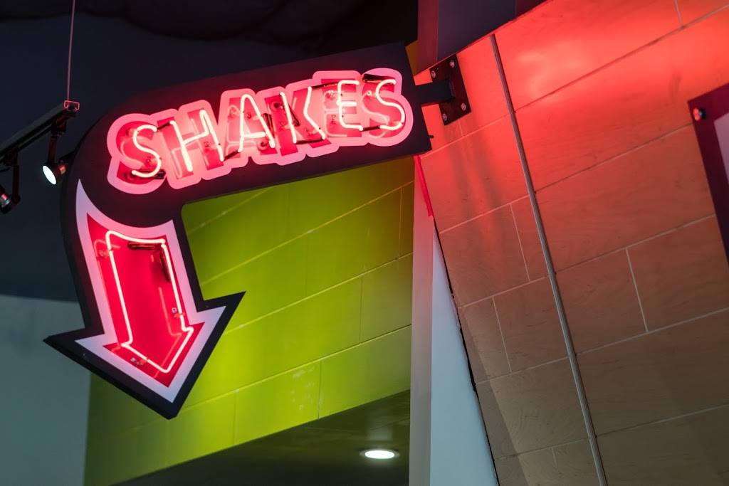 MOOYAH Burgers, Fries & Shakes | restaurant | 120 Bass Pro Blvd Ste E, Denham Springs, LA 70726, USA | 2252434649 OR +1 225-243-4649