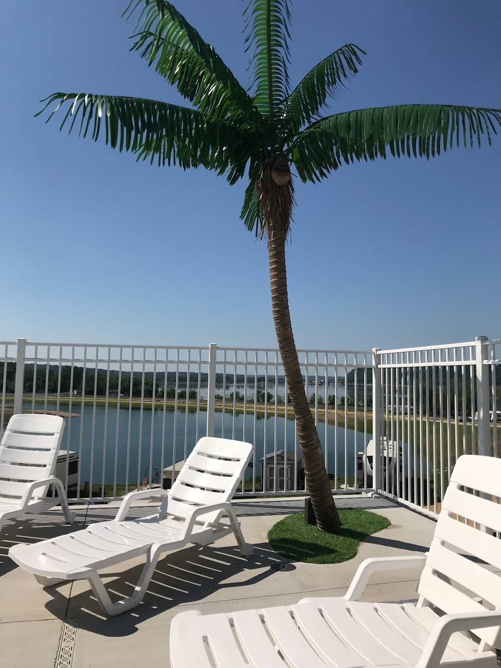 Coconut Cove Resort | restaurant | 1549 Bluff Rd, Hazel Green, WI 53811, USA | 6087485480 OR +1 608-748-5480