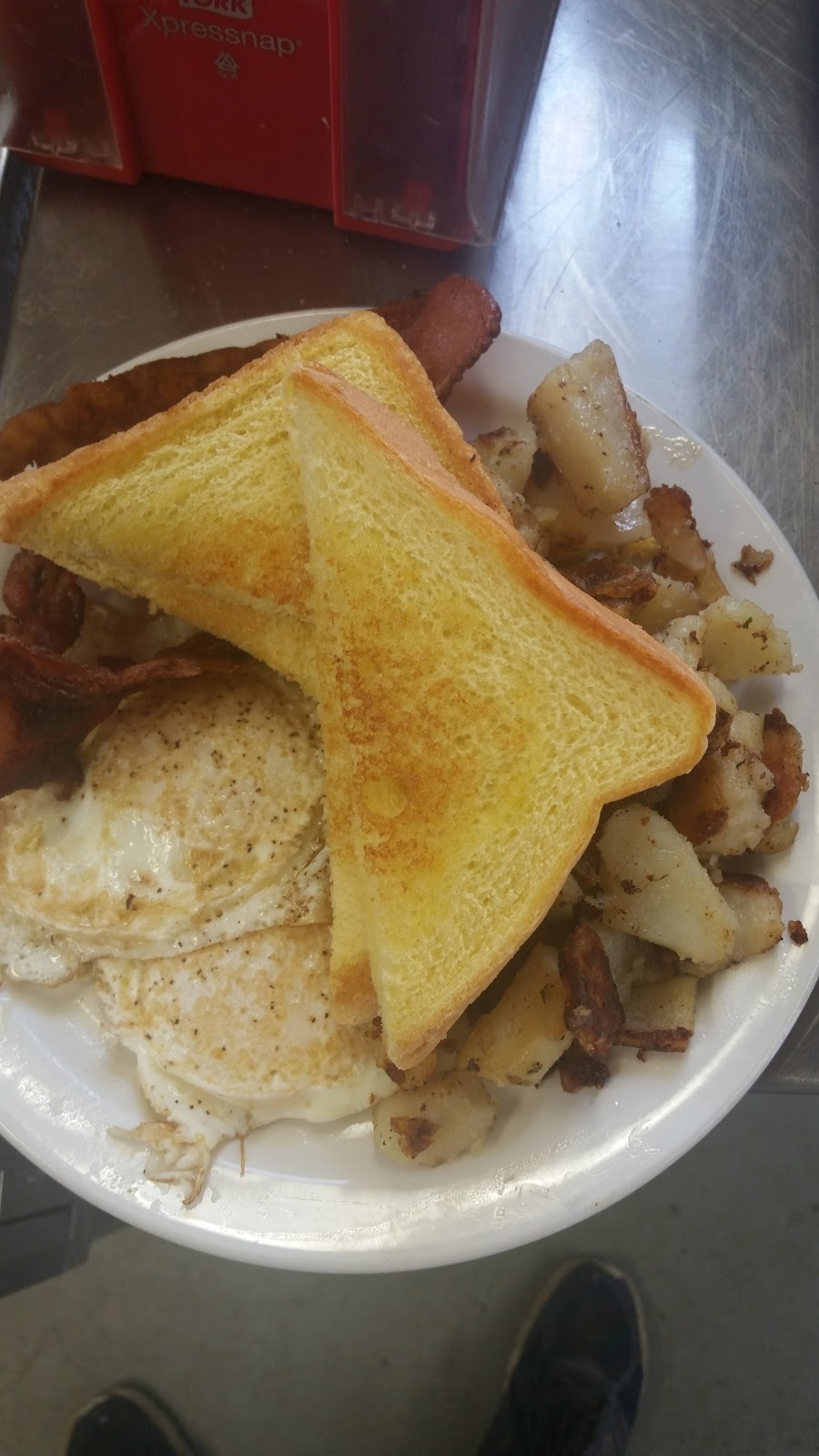 Bear Point Marina, Cabins, Campground and Restaurant | restaurant | Bear Point Rd, Bowerbank, ME 04426, USA | 2075643135 OR +1 207-564-3135