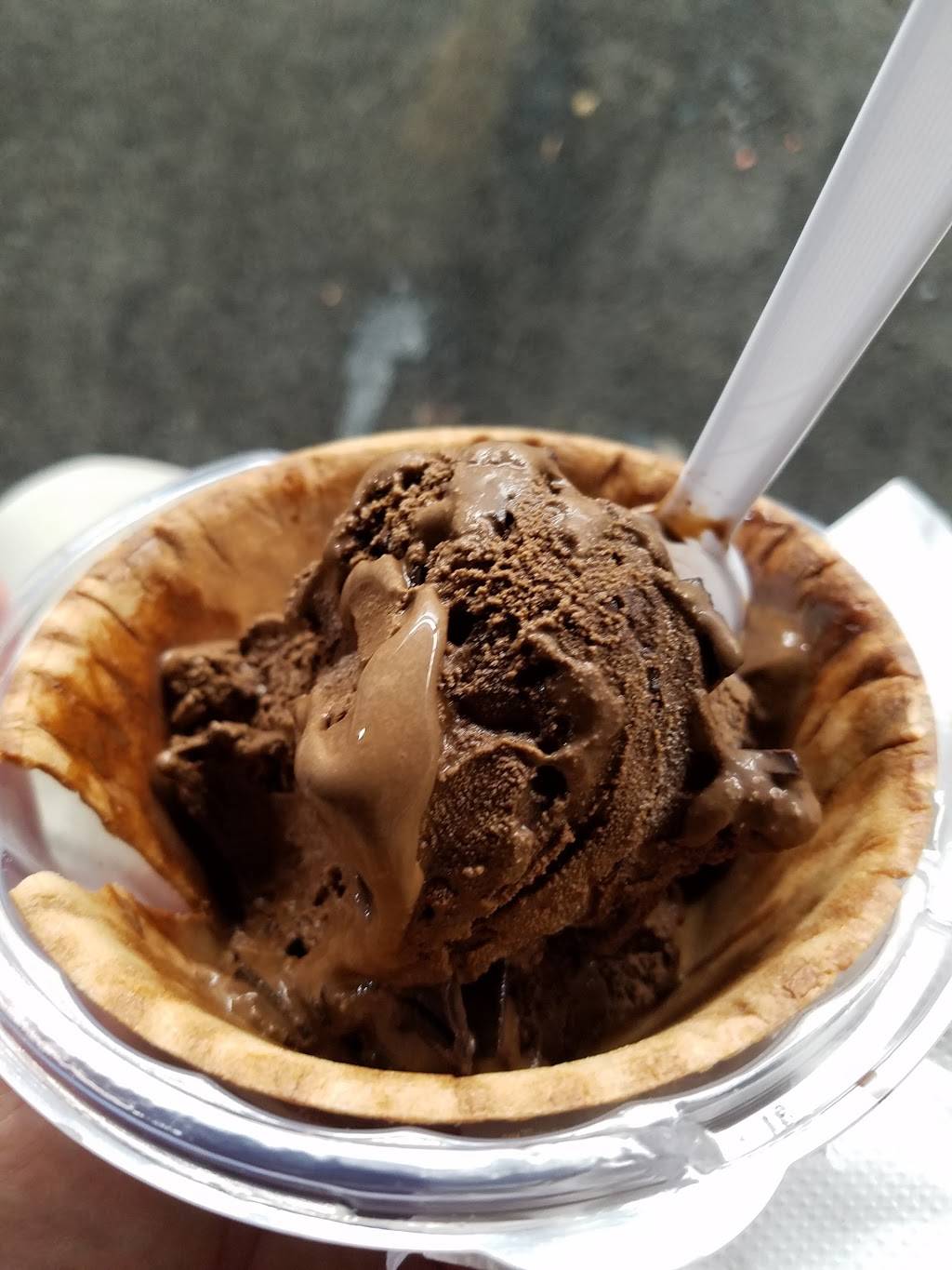 Handels Ice Cream | restaurant | 7086 Hwy 72 W, Huntsville, AL 35806, USA | 2565130080 OR +1 256-513-0080