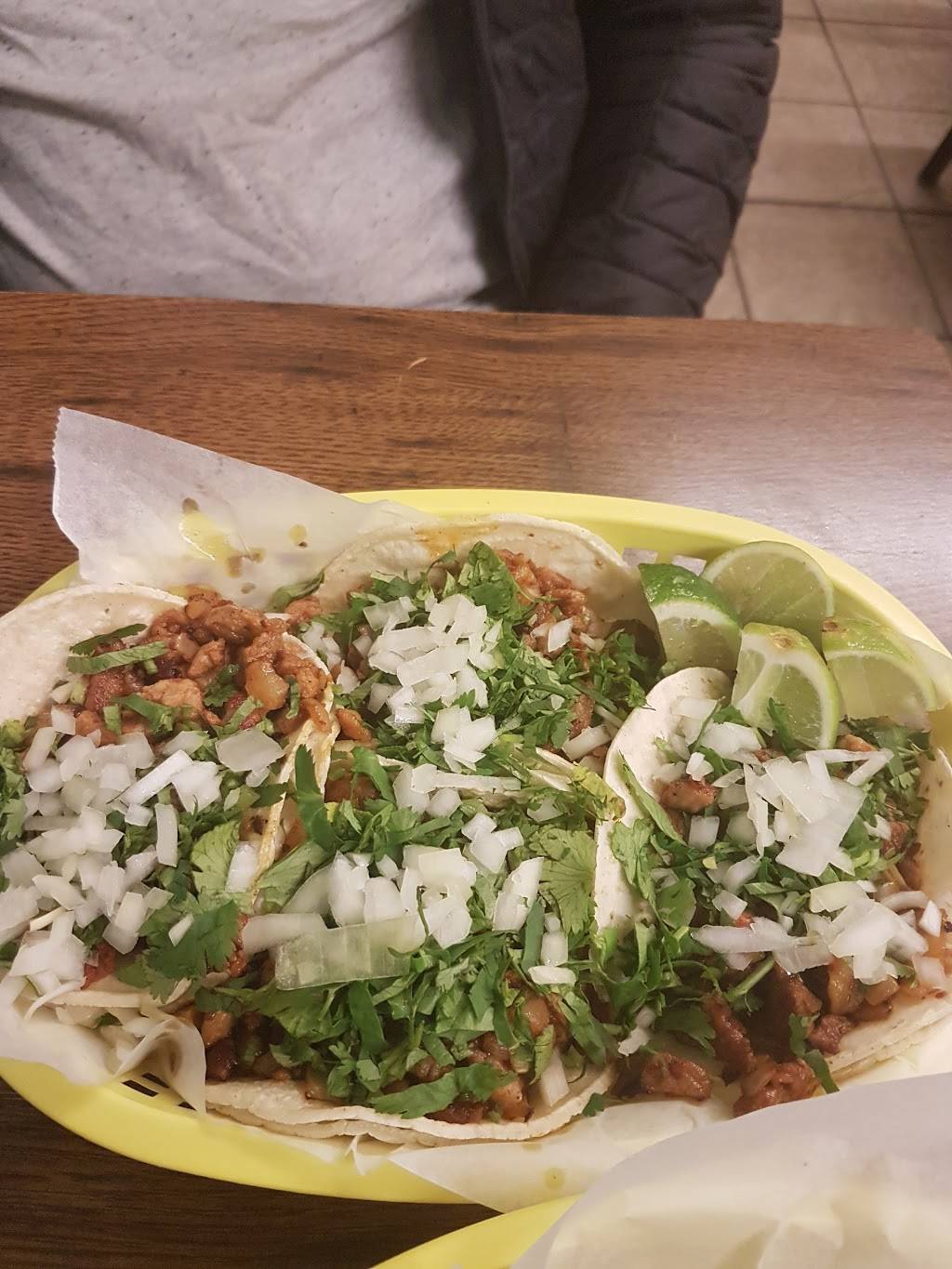 Carmelas Taqueria | restaurant | 1206 W Lawrence Ave, Chicago, IL 60640, USA | 7732755321 OR +1 773-275-5321