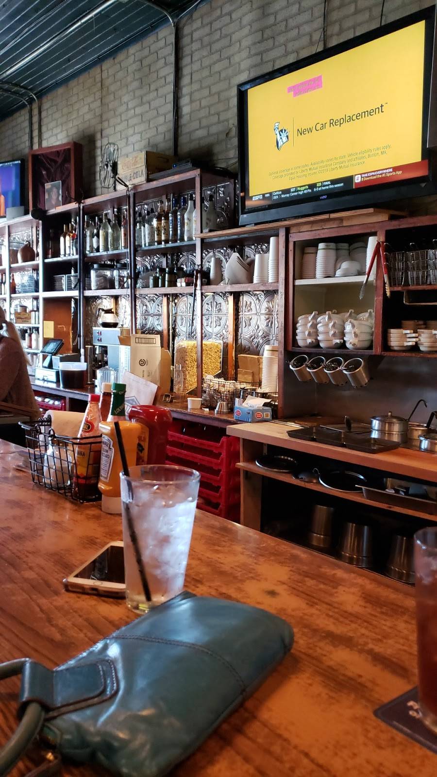 Metzgers Tavern | restaurant | 1000 Powell St, Henderson, KY 42420, USA | 2708269461 OR +1 270-826-9461