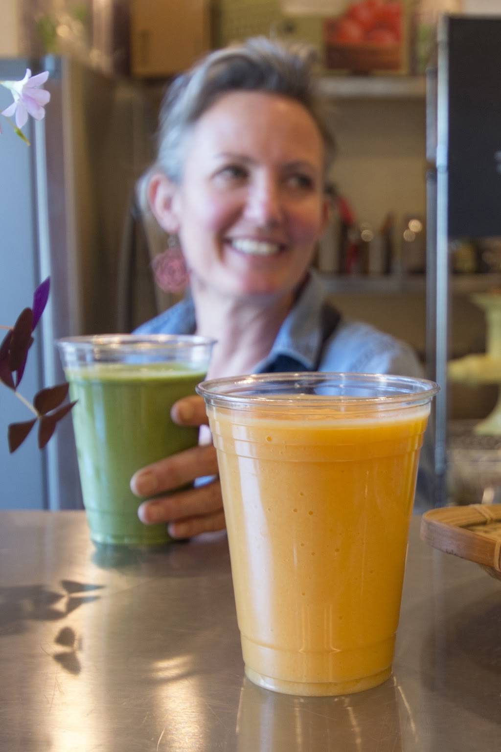 Smojo Smoothies and Juice | cafe | 2025 Library Ave Ste 202, Crozet, VA 22932, USA | 3604814087 OR +1 360-481-4087