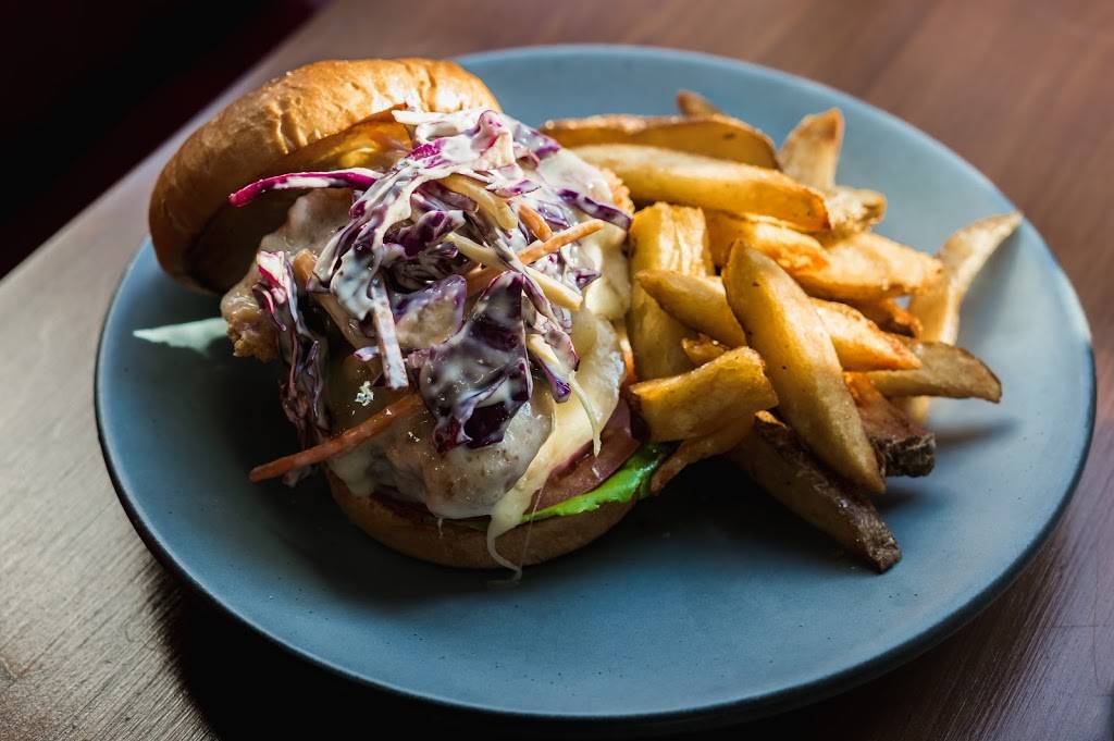 Brooklyn Lantern | restaurant | 77 Box St, Brooklyn, NY 11222, USA | 7183838200 OR +1 718-383-8200